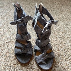 Vince Camuto blue denim fabric strappy sandals size 6M
